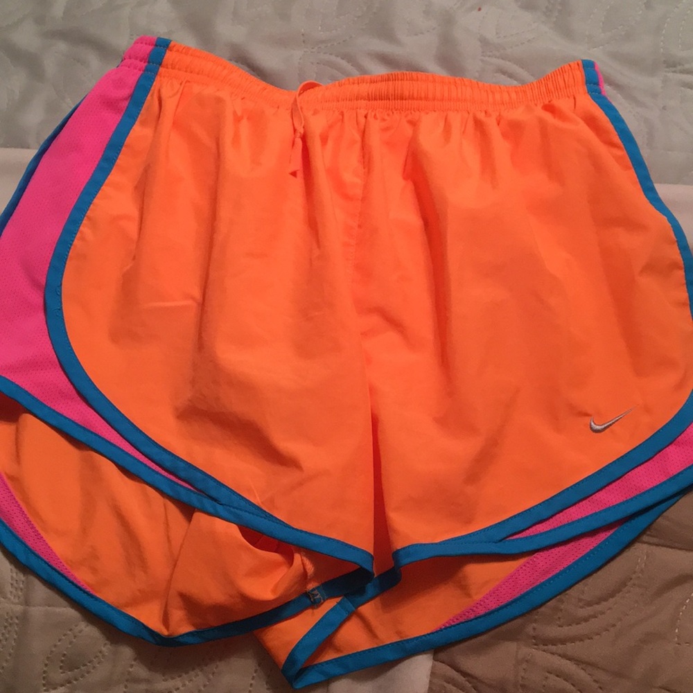 Nike tempo short 3”
